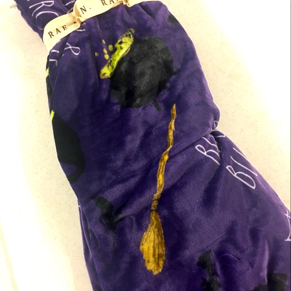 🧙‍♀️NWT Rae Dunn Purple BUBBLE BUBBLE TOIL & TROUBLE Halloween Plush Throw🧙‍♀️ - Picture 5 of 9